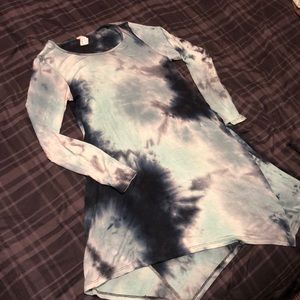 Long-sleeved asymmetrical tie-dye dress